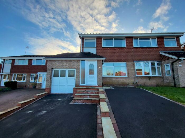 4 Bedroom Semi-Detached House To Rent In Barnfield Way, Stafford, ST17