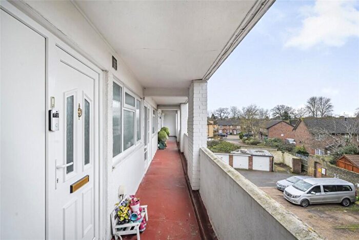 2 Bedroom Maisonette To Rent In Addlestone, Surrey, KT15