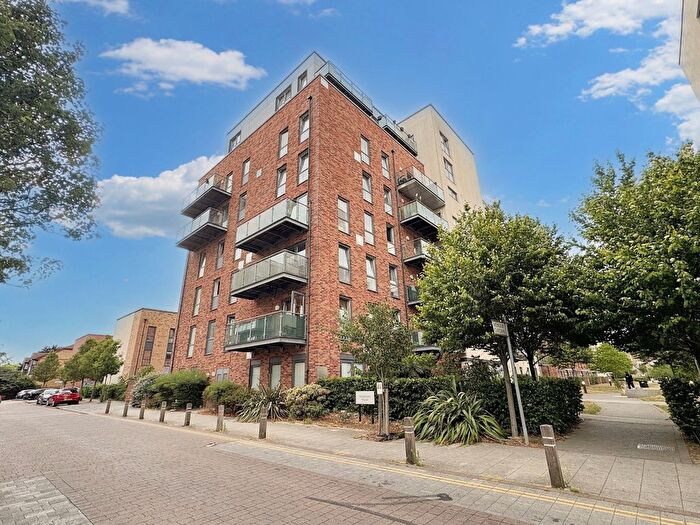 3 Bedroom Flat To Rent In Canterbury House, Honour Gardens, Dagenham, RM8
