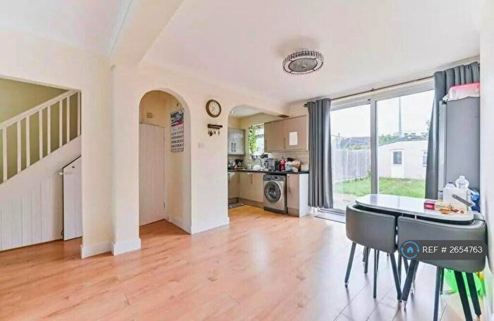 3 Bedroom Terraced House To Rent In Mitcham Road, Croydon, CR0