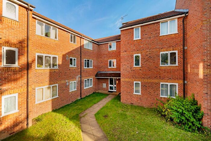 1 Bedroom Flat For Sale In Brindley Close, Ealing, HA0
