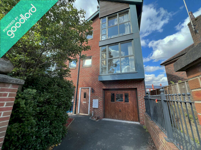 4 Bedroom Town House To Rent In Waverton Road, Manchester, M14