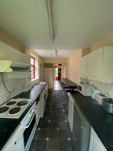 3 Bedroom Semi-Detached House To Rent In Heyscroft Road, Withington, M20