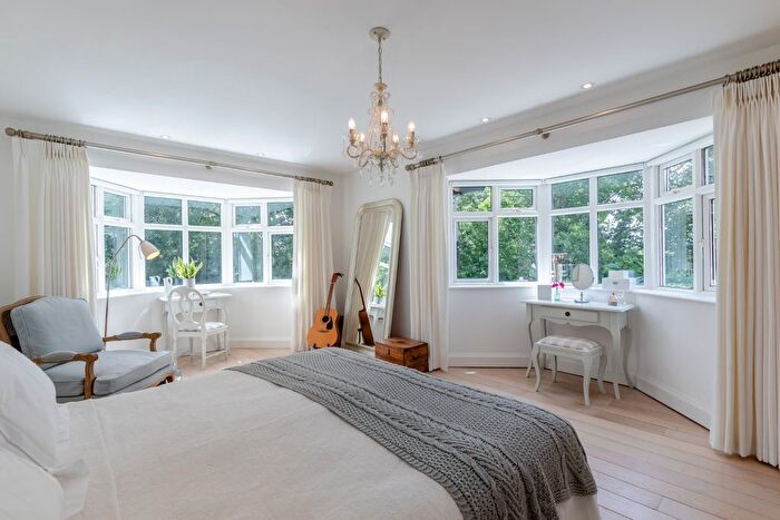 5 Bedroom Detached House For Sale In Chapel Row, Berkshire, RG7