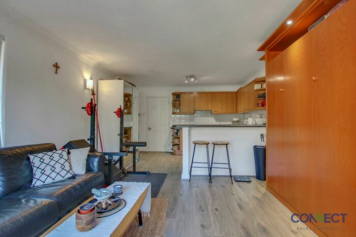 Studio To Rent In The Ridgeway, Enfield, EN2