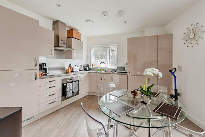 1 Bedroom Flat For Sale In North Road, Crawley, RH10