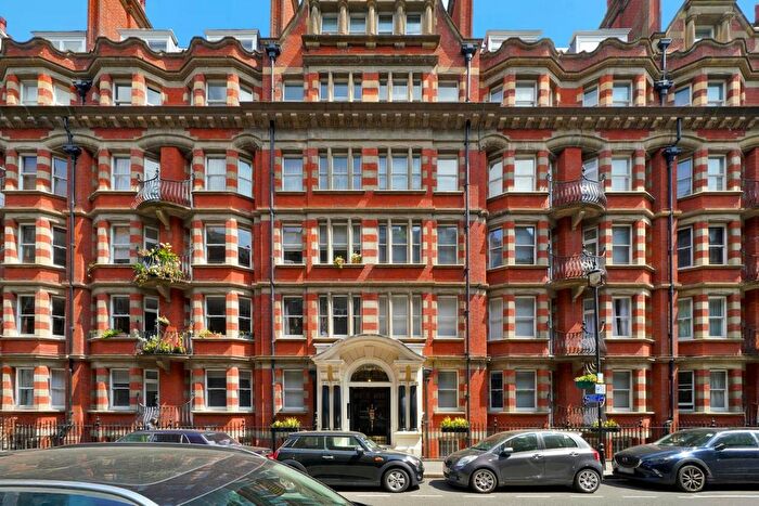 2 Bedroom Flat For Sale In Clarence Gate Gardens, Glentworth Street, London, NW1