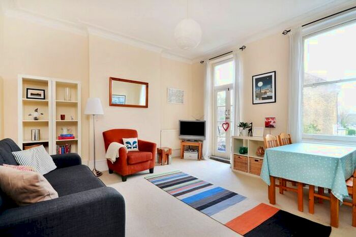 1 Bedroom Flat To Rent In Larkhall Rise, Clapham Old Town, London, SW4