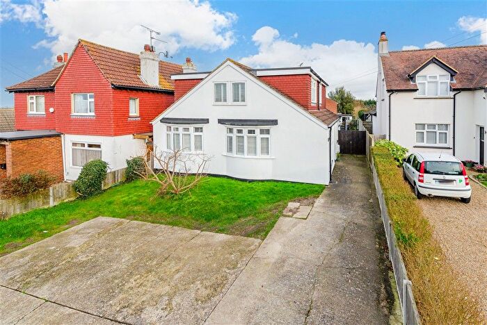 6 Bedroom Chalet For Sale In Pump Lane, Rainham, Gillingham, Kent, ME8