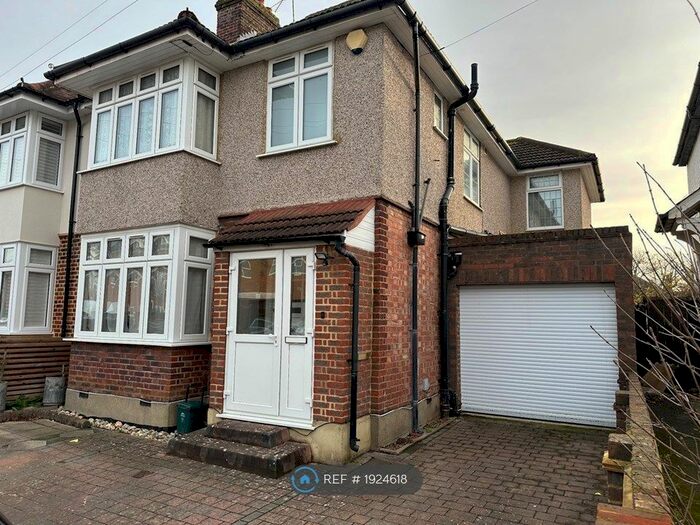 4 Bedroom Semi-Detached House To Rent In Staines, Staines, TW18