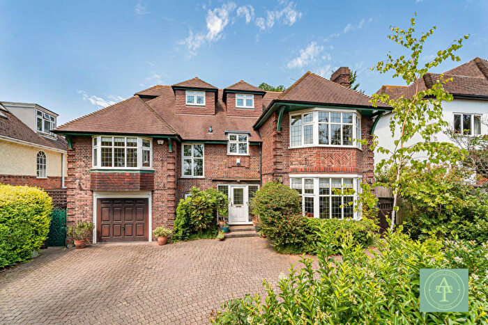 6 Bedroom Detached House For Sale In Powys Lane, Southgate, London, N14
