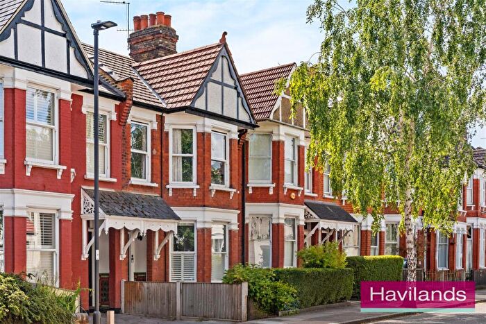 2 Bedroom Flat For Sale In Eaton Park Road, London, N13