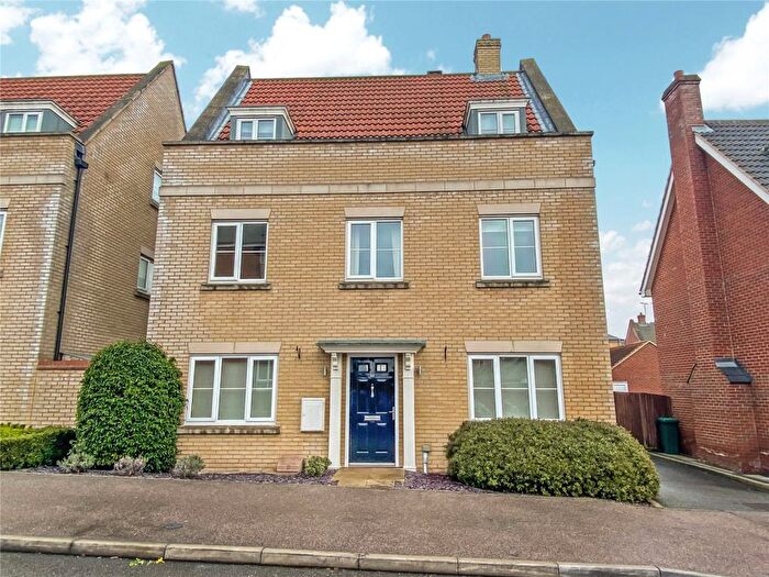 5 Bedroom Detached House To Rent In School Avenue, Basildon, Essex, SS15
