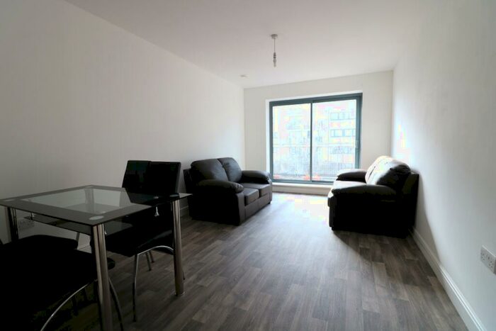 2 Bedroom Apartment To Rent In Eastern Avenue, Ilford, Essex, IG2