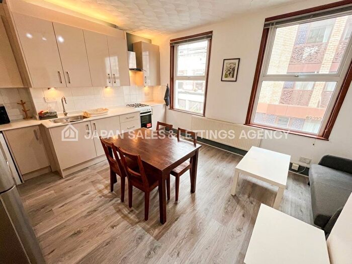 3 Bedroom Flat To Rent In Market Place, Acton, W3