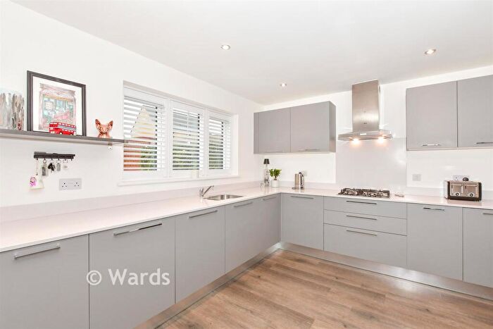 4 Bedroom Detached House For Sale In Merlyn Drive, Kings Hill, West Malling, Kent, ME19