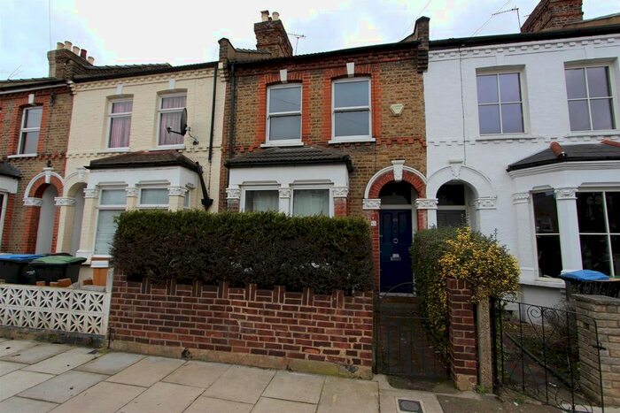4 Bedroom Terraced House To Rent In Livingstone Road, Palmers Green, N13