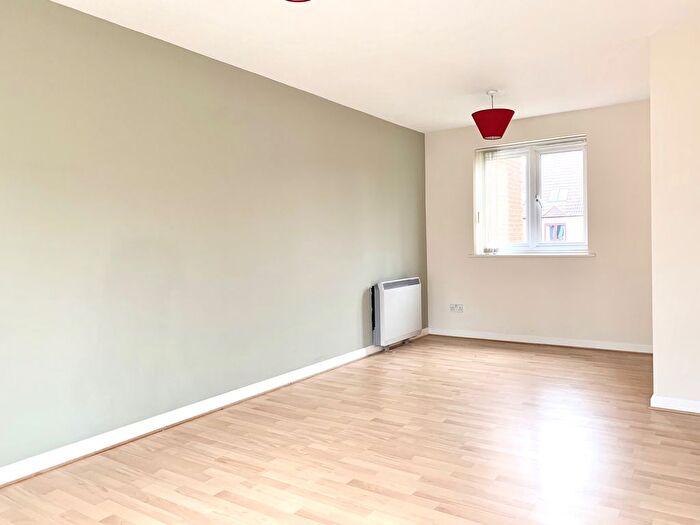 2 Bedroom Flat To Rent In Flamingo Court, Nottingham, NG7