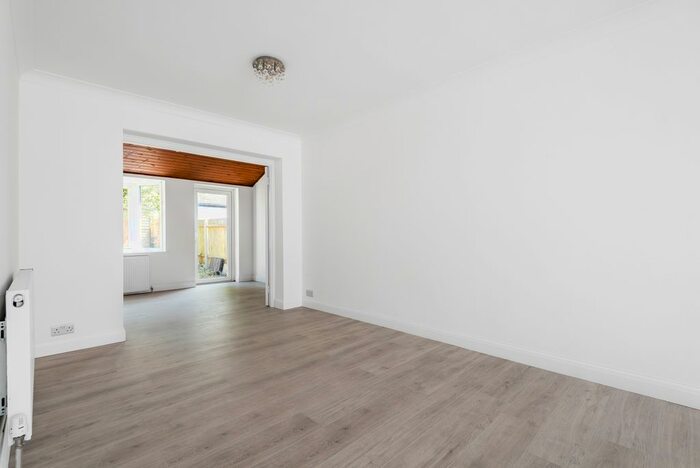 4 Bedroom Detached House To Rent In Burlington Close, Orpington, BR6