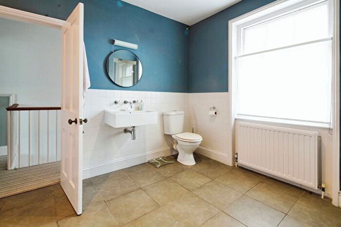 3 Bedroom Terraced House For Sale In Hampton Place, Brighton, BN1