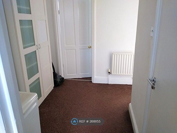 2 Bedroom Flat To Rent In Clyde Road, Surrey, CR0