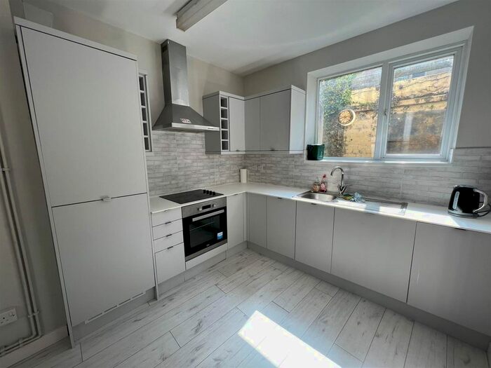 5 Bedroom Property To Rent In Rhyddings Park Road, Brynmill, Swansea, SA2