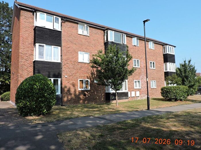 1 Bedroom Flat To Rent In Bullsmore Lane, Enfield, EN1