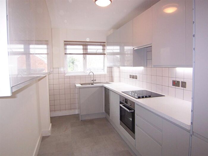 2 Bedroom Flat To Rent In Coombe Road, New Malden, KT3