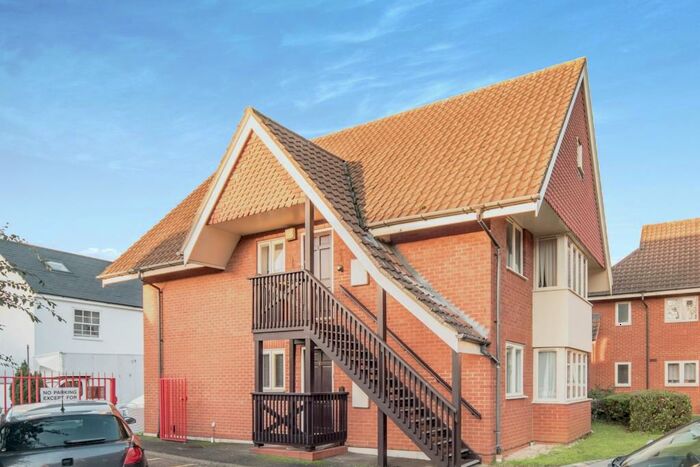 2 Bedroom Flat To Rent In Tavistock Place, Bedford, MK40