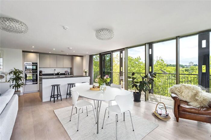 2 Bedroom Apartment To Rent In Lower Guinea Street, Bristol, Somerset, BS1
