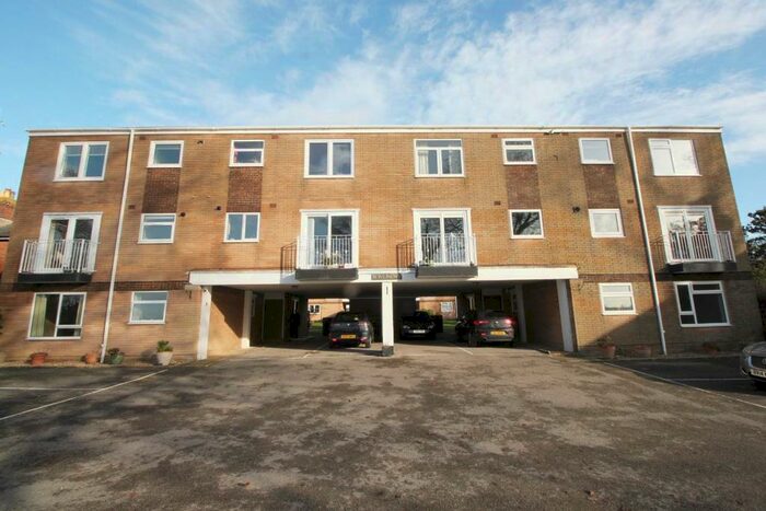 2 Bedroom Apartment To Rent In Victoria Road, Netley Abbey, Southampton, SO31