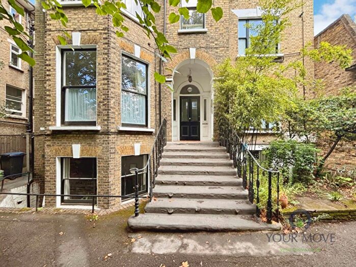 2 Bedroom Detached House For Sale In Lewisham Way (Top Floor Flat), London, SE4