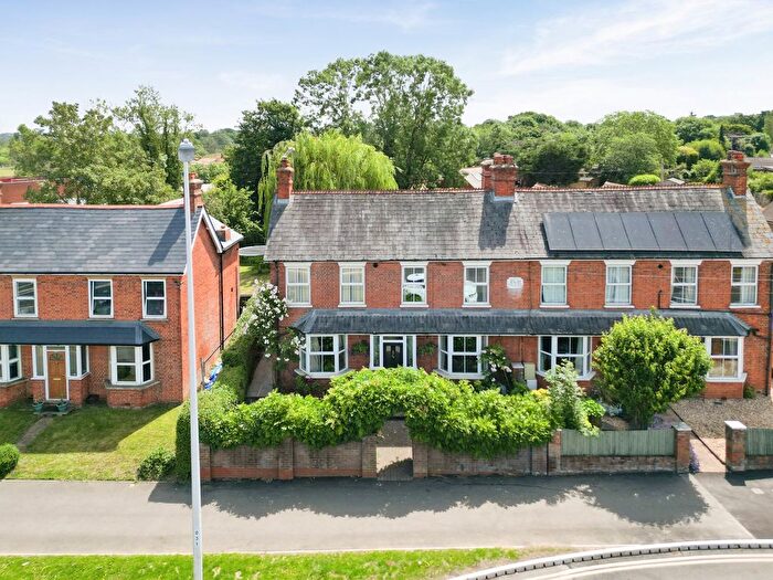 4 Bedroom Semi-Detached House For Sale In Finchampstead Road, Wokingham, RG40