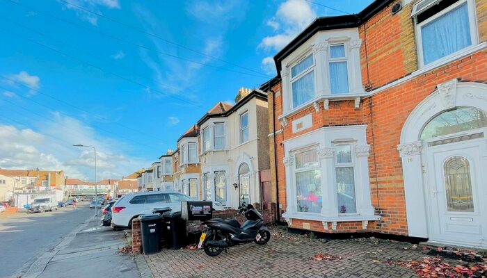 1 Bedroom Flat To Rent In Cecil Road, Ilford, IG1