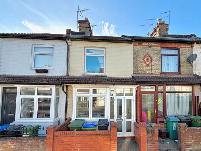 3 Bedroom Terraced House For Sale In Leavesden Road, Watford, WD24