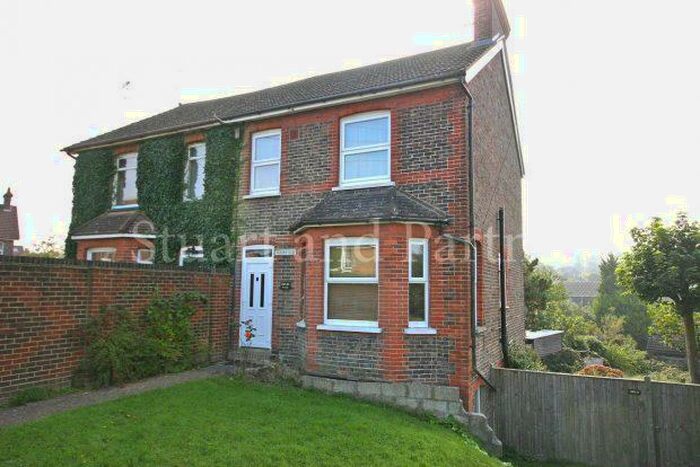 1 Bedroom Flat To Rent In Ashenground Road, Haywards Heath, RH16