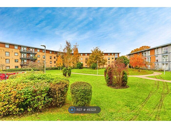 2 Bedroom Flat To Rent In Howlands Court, Crawley, RH10