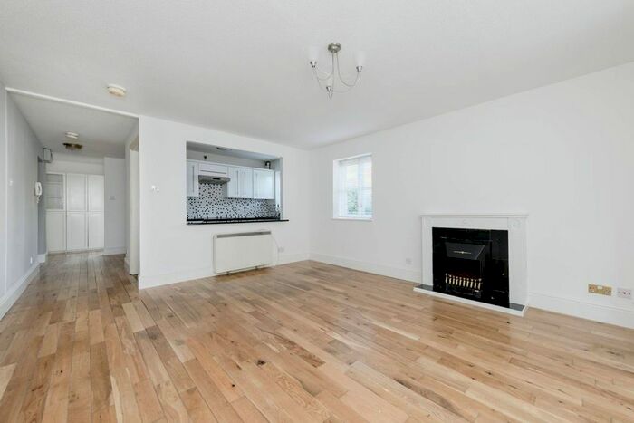 2 Bedroom Flat To Rent In Ware Point Drive, Thamesmead, London, SE28