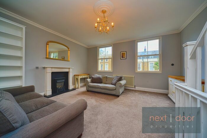 2 Bedroom Maisonette To Rent In Grosvenor Park, Camberwell, SE5