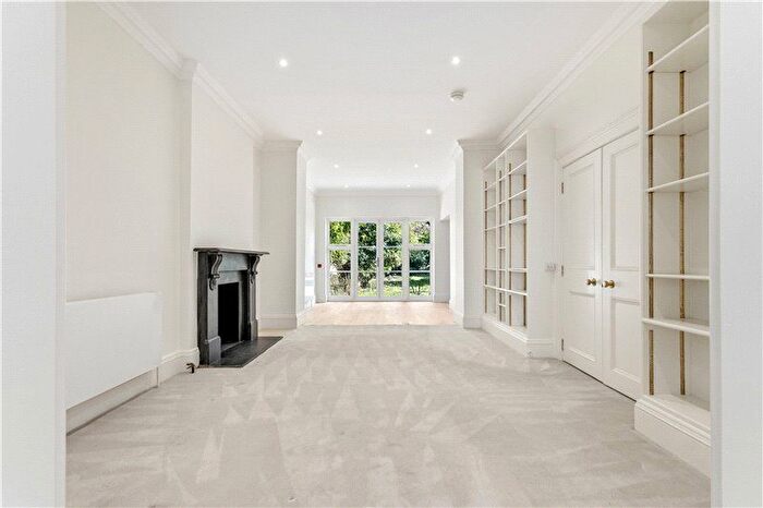 3 Bedroom Flat For Sale In Earl's Terrace, London, W8