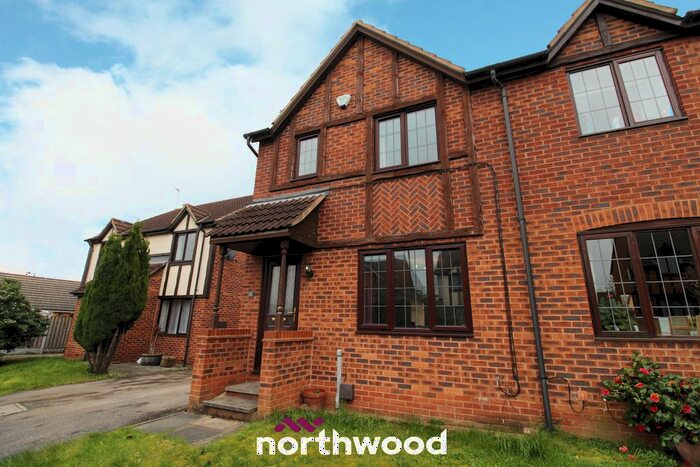 3 Bedroom Semi-Detached House To Rent In Heaton Garden, Edlington, Doncaster, DN12