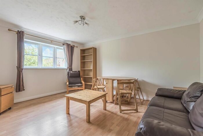 2 Bedroom Flat To Rent In East Field Close, Headington, Oxford, OX3