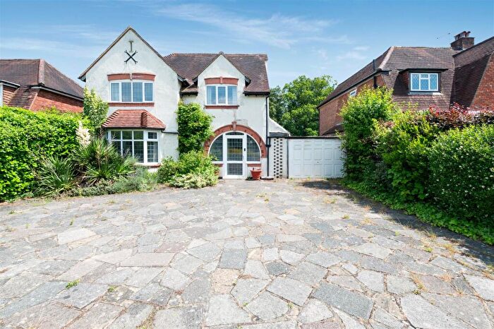 3 Bedroom Detached House For Sale In Tumblewood Road, Banstead, SM7