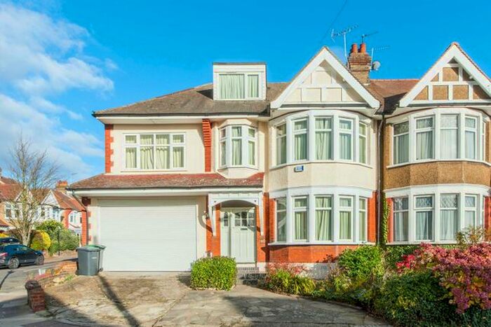 5 Bedroom Semi-Detached House To Rent In Winton Avenue, London, N11