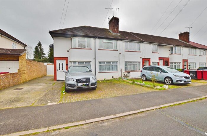 2 Bedroom Maisonette For Sale In Cornwall Avenue, Slough, SL2