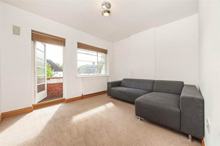 2 Bedroom Apartment To Rent In Ossulton Way, East Finchley, London, N2