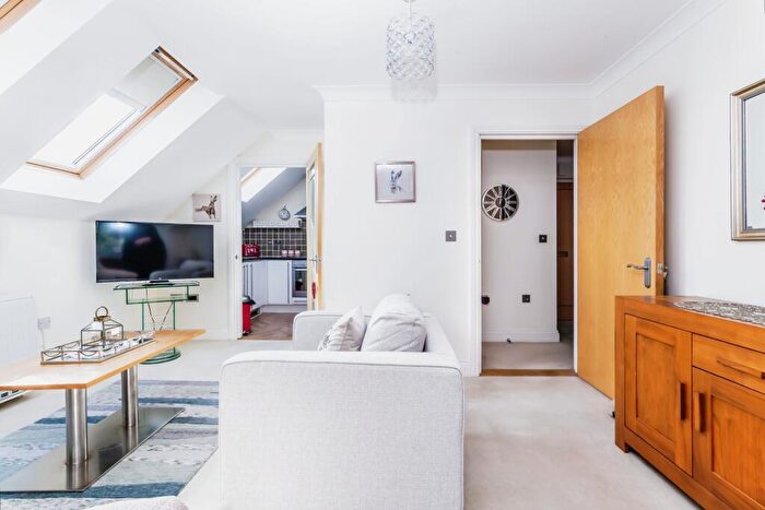 1 Bedroom Flat To Rent In Limpsfield Road, CR6