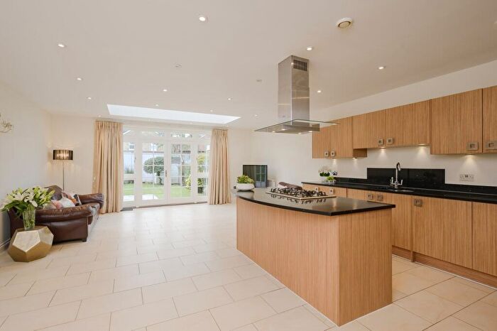 4 Bedroom Semi-Detached House To Rent In Lincoln Grove, Weybridge, KT13