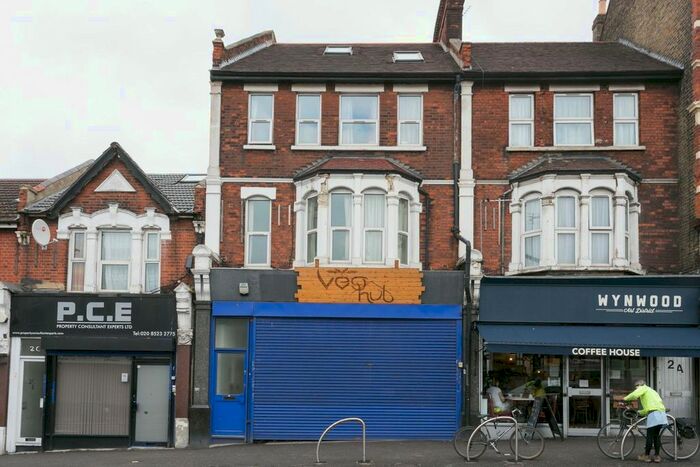 Studio To Rent In Chingford Road, London E17