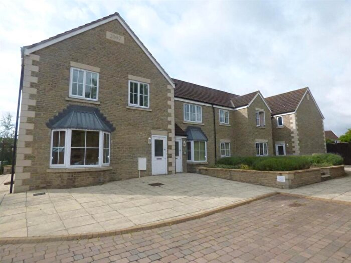 2 Bedroom Flat To Rent In Hatters Close, Winterbourne, Bristol, BS36